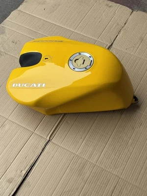 DUCATI 748 SP SPS TANQUE DE COMBUSTIBLE OEM Y SOPORTE OEM 916 996 998 748 SPS Foto 1 de 2