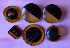 6 vintage COLLECTABLE LUCITE two color buttons - BLACK and APPLEJUICE (31)