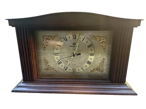 Mantle Table Clock Wood Brown Vintage 1970's Roman Numerals Caravelle - Picture 1 of 10