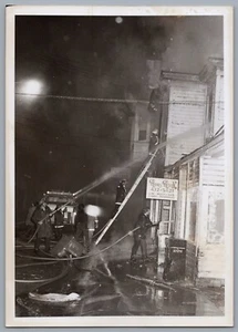 1977 Pikeville, Kentucky Flood Disaster Original 5x7 Photo FIREFIGHTER 0157 - Picture 1 of 2