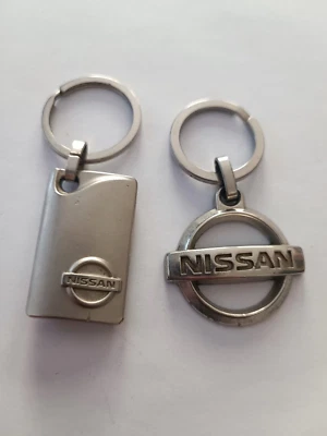 2 Porte-clés Automobile NISSAN Différents Keychain vintage 90' - Photo 1/2