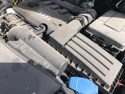 Caja de carcasa de filtro de filtro de aire 2,0 L para AUDI Q3 956266 15-18 Foto 1 de 4