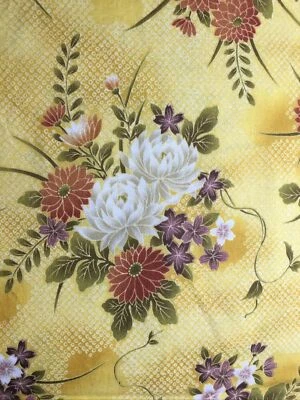 Tela de Algodón Blanco Marrón Púrpura Flores sobre Fondo Texturizado Amarillo 6Y x 44"W Foto 1 de 4