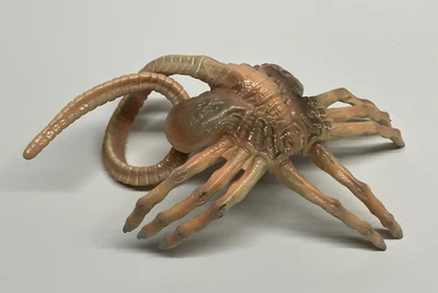 Alien Resurrection FACE HUGGER 1997 Kenner Signature Movie Edition - Image 1 of 3
