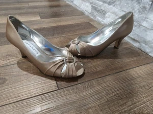CAPARROS TAN SATIN HEELS PUMPS ETHEL PEEP TOE Shoes rhinestone bling Sz 7.5B - Picture 1 of 8