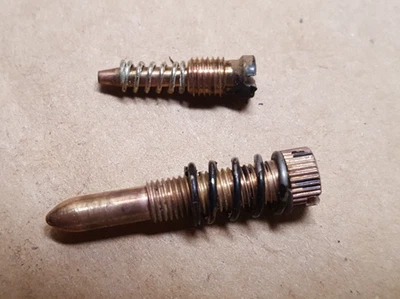 1975 1976 Yamaha DT400 DT400B DT400C carburetor idle adjuster & pilot screw set - Image 1 of 2