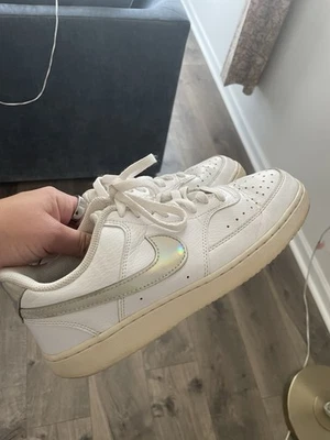 Metallic Women’s Nike Shoes White Leather Metallic Nike Check Size 8.5 - Imagem 1 de 4