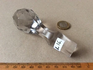 L16. ANTIGUO TAPÓN DE JARRA TRANSPARENTE DE VIDRIO SOPLADO SÓLIDO - 3 FILAS DE TRIÁNGULOS. - Imagen 1 de 9