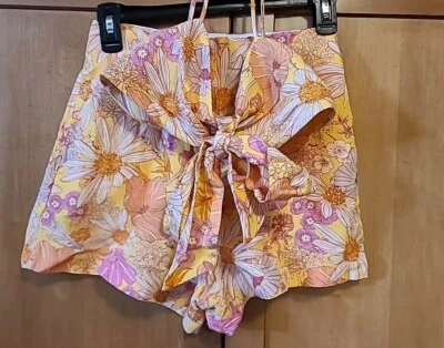 Pantalones Cortos H&M (Talla 2) y Top Bralette (Talla Xs) Hawaiano Floral Lino Crucero Vaca. Foto 1 de 4