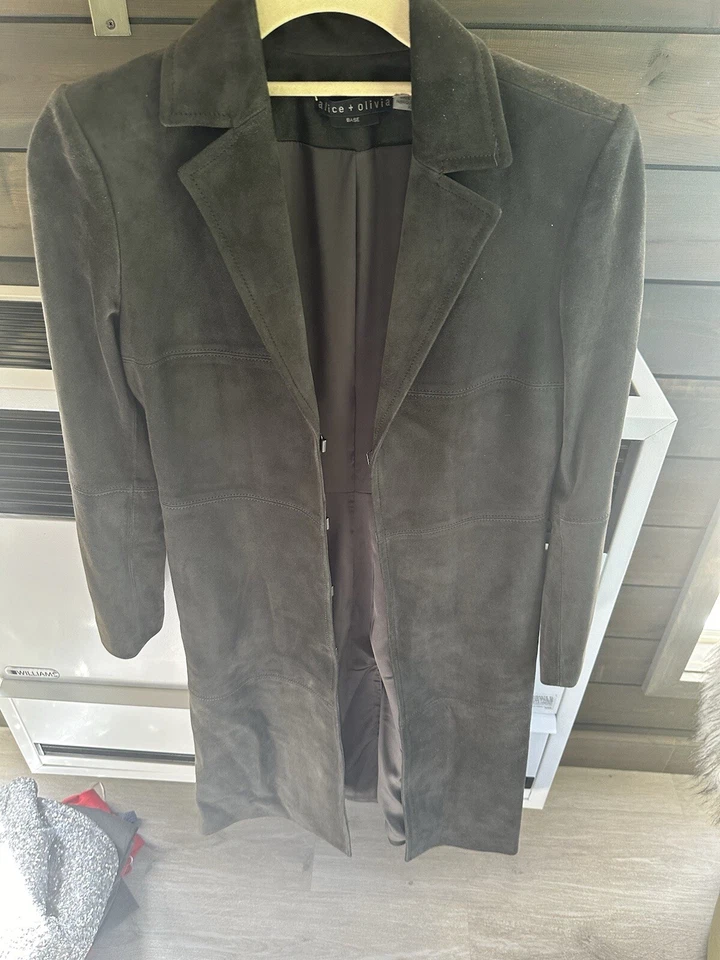 Abrigo Alice + Olivia Base Piel de Cordero Gris Talla XSmall ¡Perfecto! Foto 1 de 4