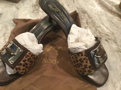 Sandalia Donald Pliner “Kim” imitación estampado leopardo con tacón de gatito.  Talla 9,5 Foto 1 de 4