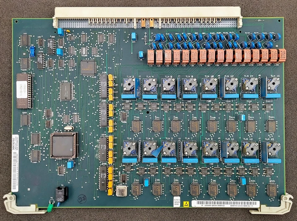 SIEMENCS A30810-X2539-X000-E2-11 30E9292 35SMN102 BOARD Foto 1 de 4