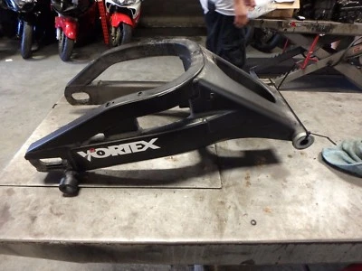 YAMAHA R1 02/03 SWINGARM ASSY, GOOD CONDITION, SPOOL SLIDERS - Image 1 of 4