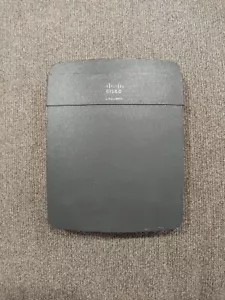 Cisco Linksys E900 300 Mbps 4-Port Router - Picture 1 of 3