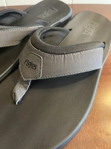 Flojos Flip Flop Sandals Black Ryan Thong Mens Memory Foam Sz 9 EUC - Picture 1 of 6