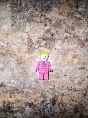 LEGO THE JOKER MINIFIGURE PINK SUIT SUPER HERO BATMAN CLASSIC TV SERIES FIGURE - Image 1 of 2
