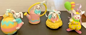 Avon PVC Decorazione Pasquale Diverse Pose di Coniglietti Lotto 4 Pezzi - Foto 1 di 6