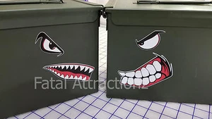 Calcomanía de vinilo cara de batalla pegatina munición lata caja de herramientas ATV UTV ojo boca Med - XLarge - Imagen 1 de 1