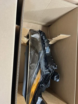 Faro derecho Toyota Highlander 2023 OEM 81110-0E750 Foto 1 de 4