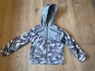 Nike Kleinkind Jungen Fleece gefütterte Kapuze Winterjacke Größe 5T tarnfarbenes Design grau