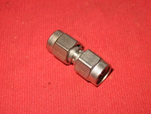 Radiall R125703001 SMA Adapter męski męski 50Ohm Wtyczka 0-18 GHz - Zdjęcie 1 z 3