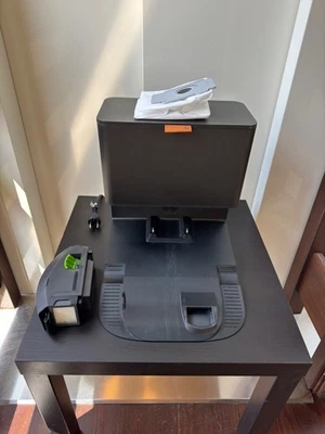 Clean Base Roomba Combo j9+ /J7+  (svuotamento serbatoio polvere) originale - Immagine 1 di 4