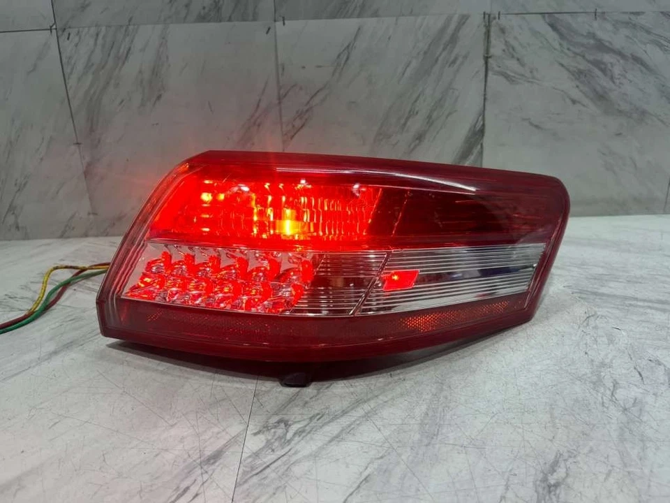 Toyota Camry 2009 2011 conjunto de luces traseras exteriores OEM lado del pasajero derecho halógeno Foto 1 de 4