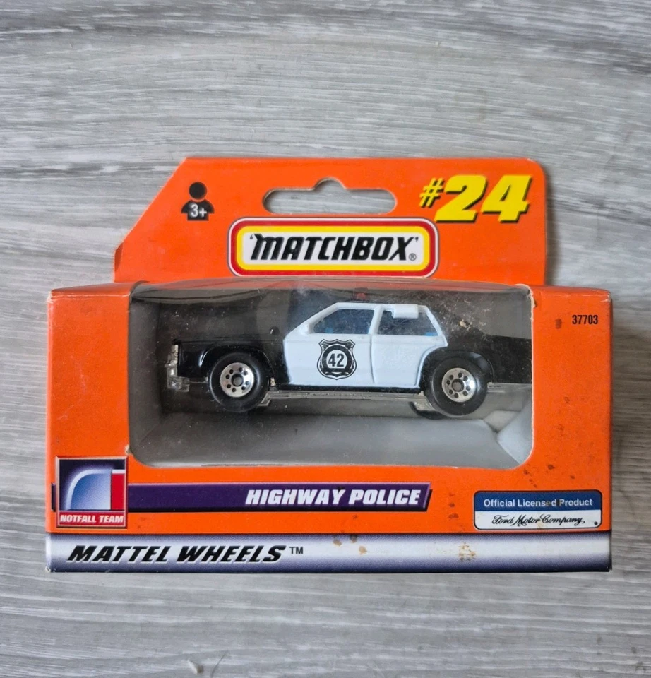 Matchbox Ford LTD Police Car Schwarz Weiß Spielzeugauto Modellauto 1:64 - Bild 1 von 4