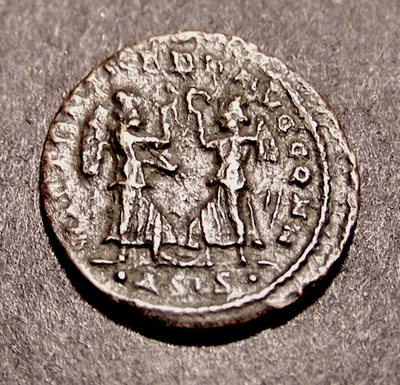 КОНСТАНТИН II, победы (NIKE) поднять венки, императорский римский монета, 16-17 мм - Изображение 1 из 2