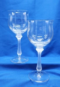 (2) Mikasa Frosted Stem Wine Glasses Laura Crystal 11 oz Goblets EUC Tulip Bowl - Picture 1 of 8