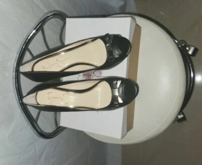 Zapatos de salón Jessica Simpson Lynden negros con tacón de cuña de cuero punta abierta superior talla 8M Foto 1 de 4