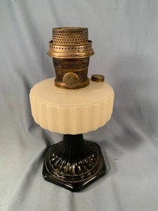 ALADDIN White & Black Corinthian Table Lamp Model B-124 B Burner c1935 - Picture 1 of 7