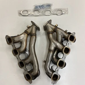 Chevy GEN V LT4 6.2L Crate Motor Exhaust Manifold Take-offs w/ Gaskets/Hardware - Picture 1 of 5