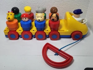 Battat School Bus Pull Along Toy With 9 Figures People & Animals Toddler Toy - Picture 1 of 6