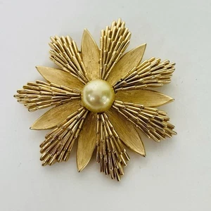 Vintage Crown Trifari Brooch Faux Pearl Gold Tone Signed Floral Costume Jewelry - Picture 1 of 4
