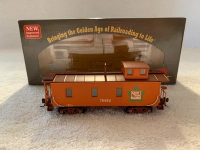 Roundhouse #84369 HO Scale Grand Trunk Railway 3-Window Wood Caboose #75952 - Image 1 of 4
