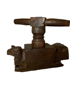 Alte schwere Apothekerpresse aus Holz mit geschnitztem Widderkopf - Bild 1 von 10