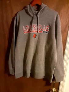 FESSELNDER UNIVERSITY OF LOUISVILLE CARDINALS GRAU 2XL PULLOVER HOODY... - Bild 1 von 7