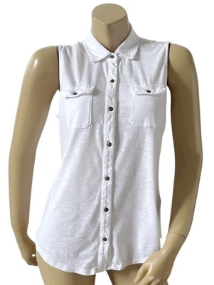 Camisa CHAPS para mujer talla mediana blanca sin mangas con cuello abotonado Foto 1 de 4