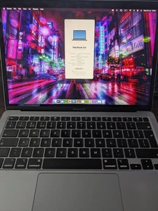 Silver Retina MacBook Air 13 cali 2020 - procesor i3, 256 GB SSD, 8 GB RAM - Zdjęcie 1 z 7