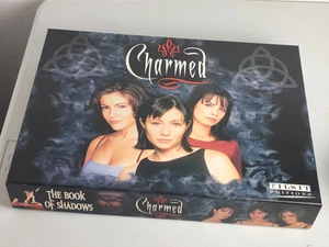 Charmed Book of Shadows gioco da tavolo %100 completo raro Tilsit Witches WB show tv - Foto 1 di 13
