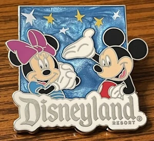 Disneyland Resort Mickey & Minnie Official Trading Collector’s Pin 1.5” 2013 - Picture 1 of 2
