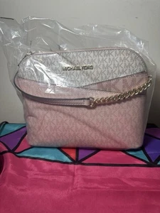 NWT Michael Kors Crossbody. - Picture 1 of 6