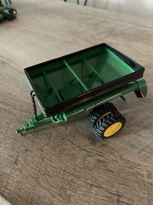 1/64 Custom Green Brent 1082 Auger Wagon Farm Toy - Image 1 of 3