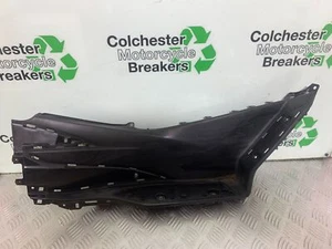 SUZUKI AN400 AN 400 BURGMAN RIGHT FOOTBOARD YEAR 2017-2024 (CMB1118) - Picture 1 of 5