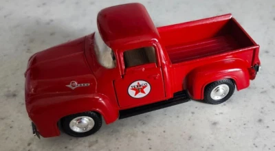 Texaco 1956 Ford F-100 Pick-up Truck 1:43 Red Die Cast - Image 1 of 3