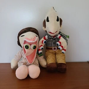 Spirit Halloween Peluche Beetlejuice Adam & Barbara Scary Set Nuevo con etiquetas - Imagen 1 de 9