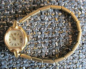 VINTAGE TIMEX WOMANS WIND UP WATCH STAINLESS STEEL BASE METAL BEZEL not working - Picture 1 of 2