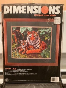 Dimensions Stamped Cross Kit Stitch Tiger's Love Barry Fogleman 3168 Vintage Sigillato - Foto 1 di 11