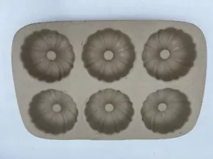 Mini sartén para pasteles Pampered Chef Family Heritage Classics gres estriado 6 Bundt - Imagen 1 de 12